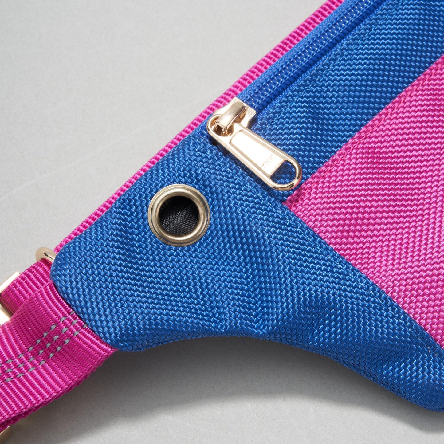 FreeJoy | Hands Free Dog Leash and BeltBag | Barbie Pink and Bright Blue